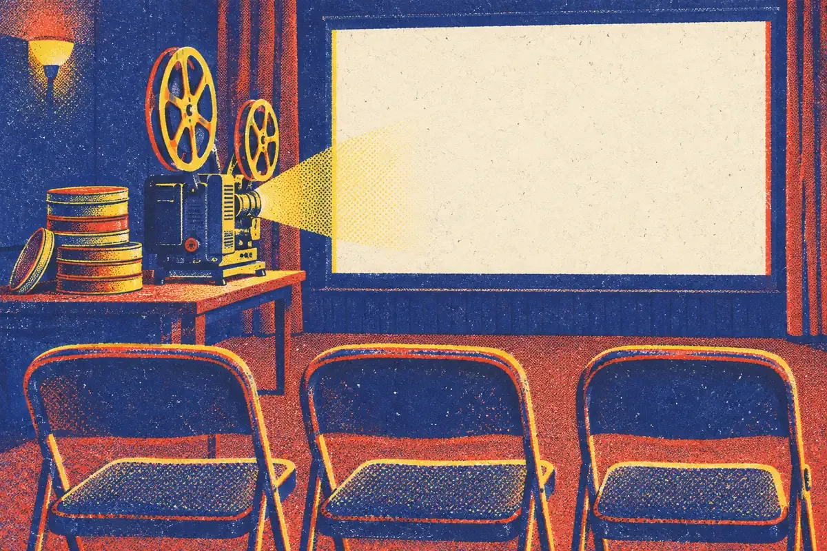 Illustration en risographie trois couleurs bleu encre, rouge tomate et jaune surligneur sur fond papier crème représentant une caméra de cinéma, une bobine de pellicule et un clap de tournage