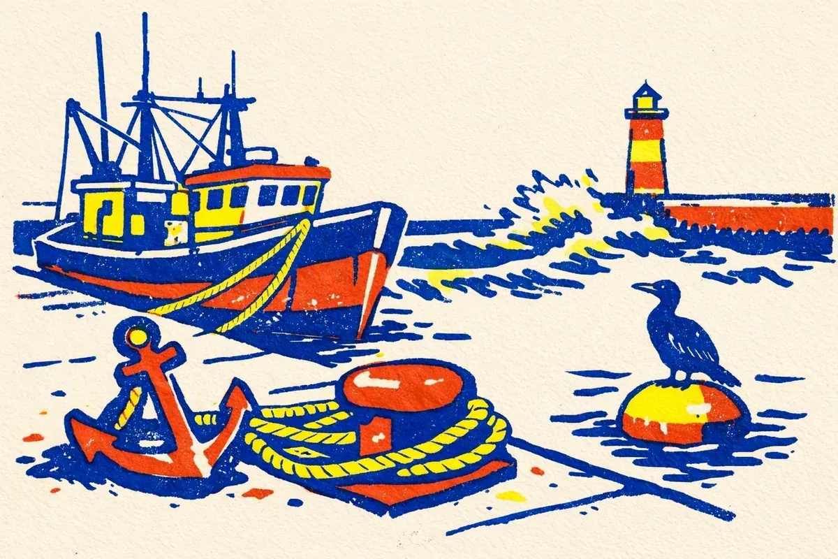 Un chalutier à quai près d'une ancre et d'un cordage enroulé, un cormoran posé sur une bouée et un phare au bout de la jetée, en bleu encre, rouge tomate et jaune.
