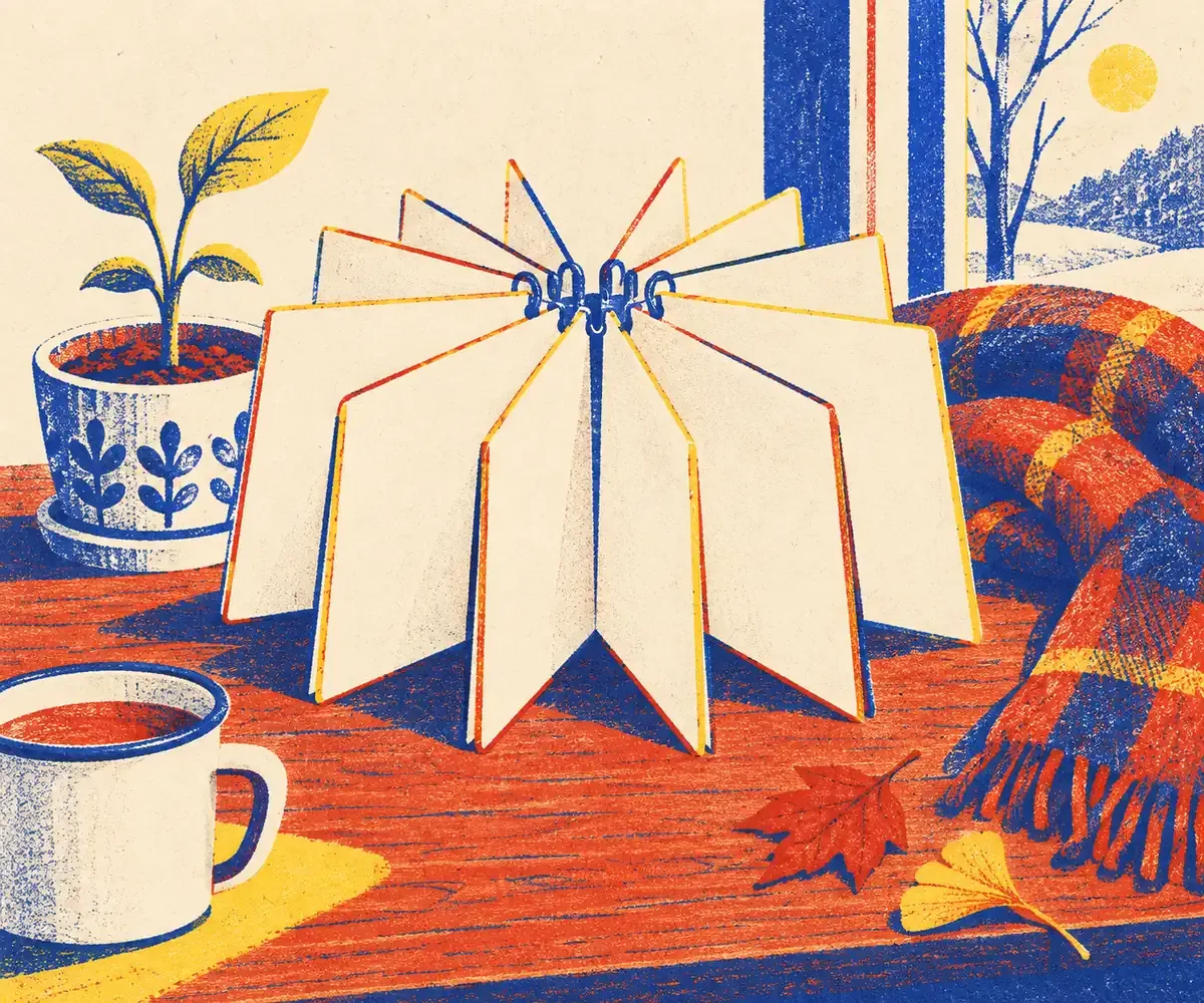 Douze feuillets de calendrier suspendus par un fil, en camaïeu bleu encre et rouge tomate sur fond papier crème, avec un soleil jaune surligneur en arrière-plan.